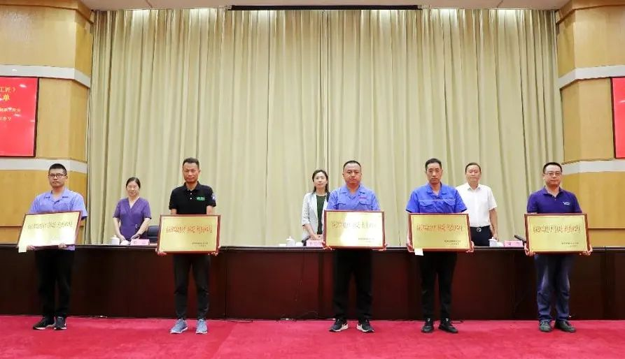 燈塔式人物丨技能大師郎冠軍，照亮萬馬高壓事業(yè)
